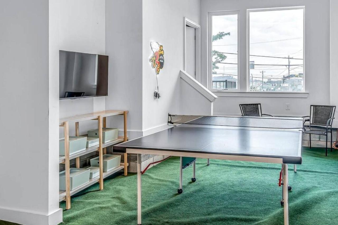 Big New And Modern With Skyline View Mural And Ping Pong Нэшвилл Экстерьер фото
