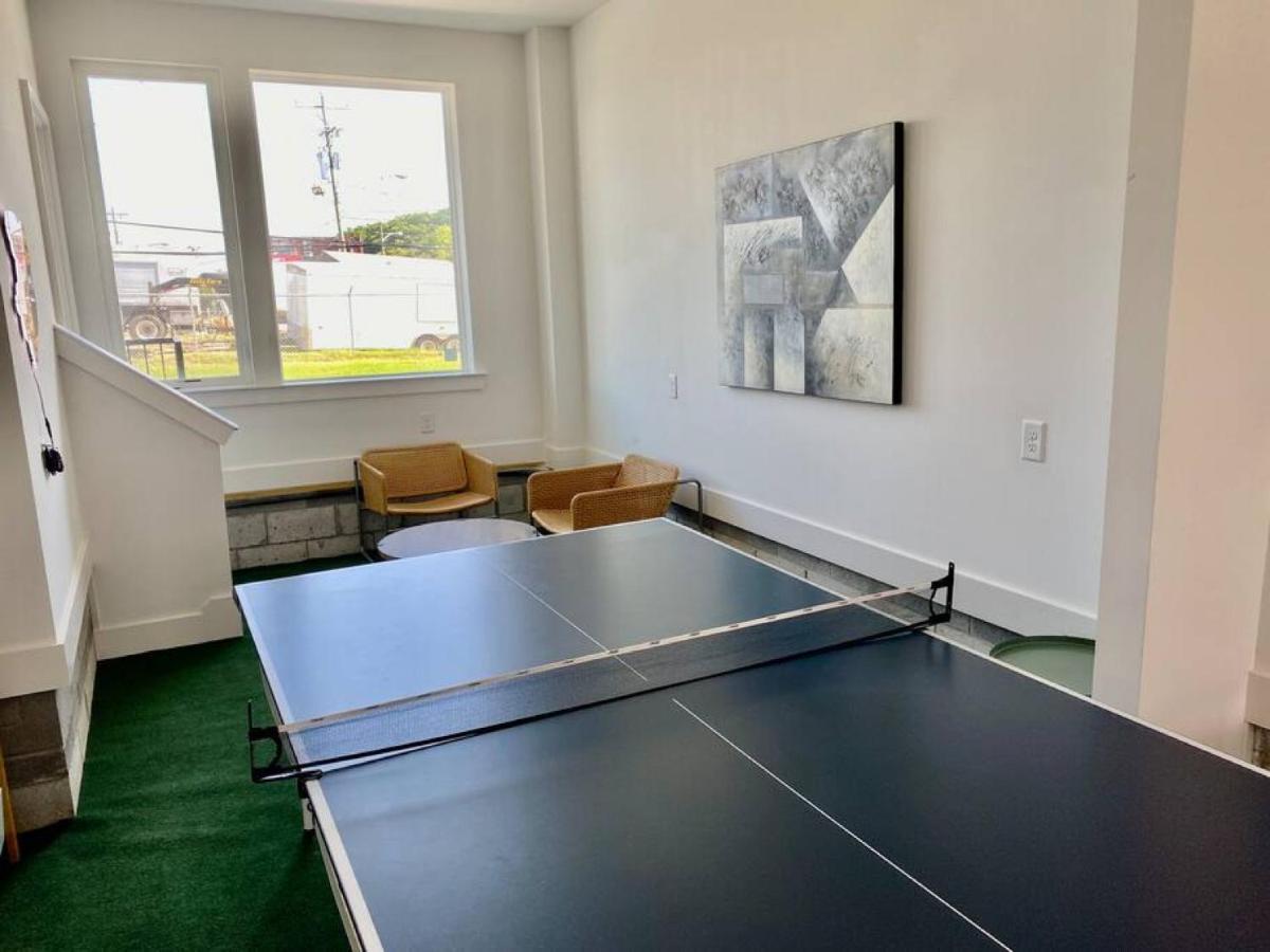 Big New And Modern With Skyline View Mural And Ping Pong Нэшвилл Экстерьер фото