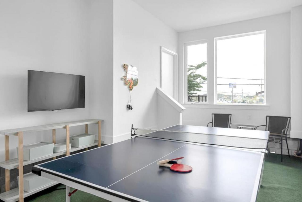 Big New And Modern With Skyline View Mural And Ping Pong Нэшвилл Экстерьер фото