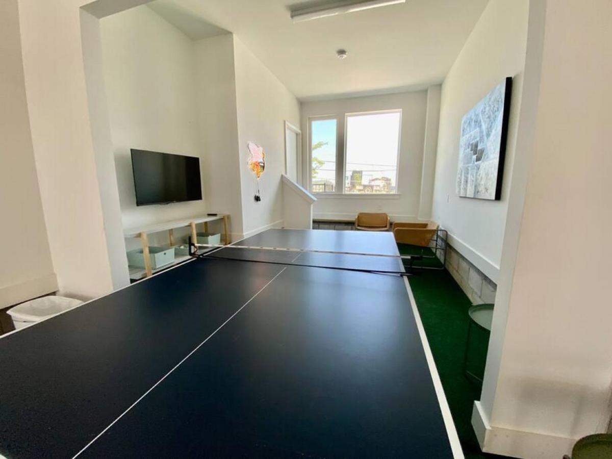 Big New And Modern With Skyline View Mural And Ping Pong Нэшвилл Экстерьер фото